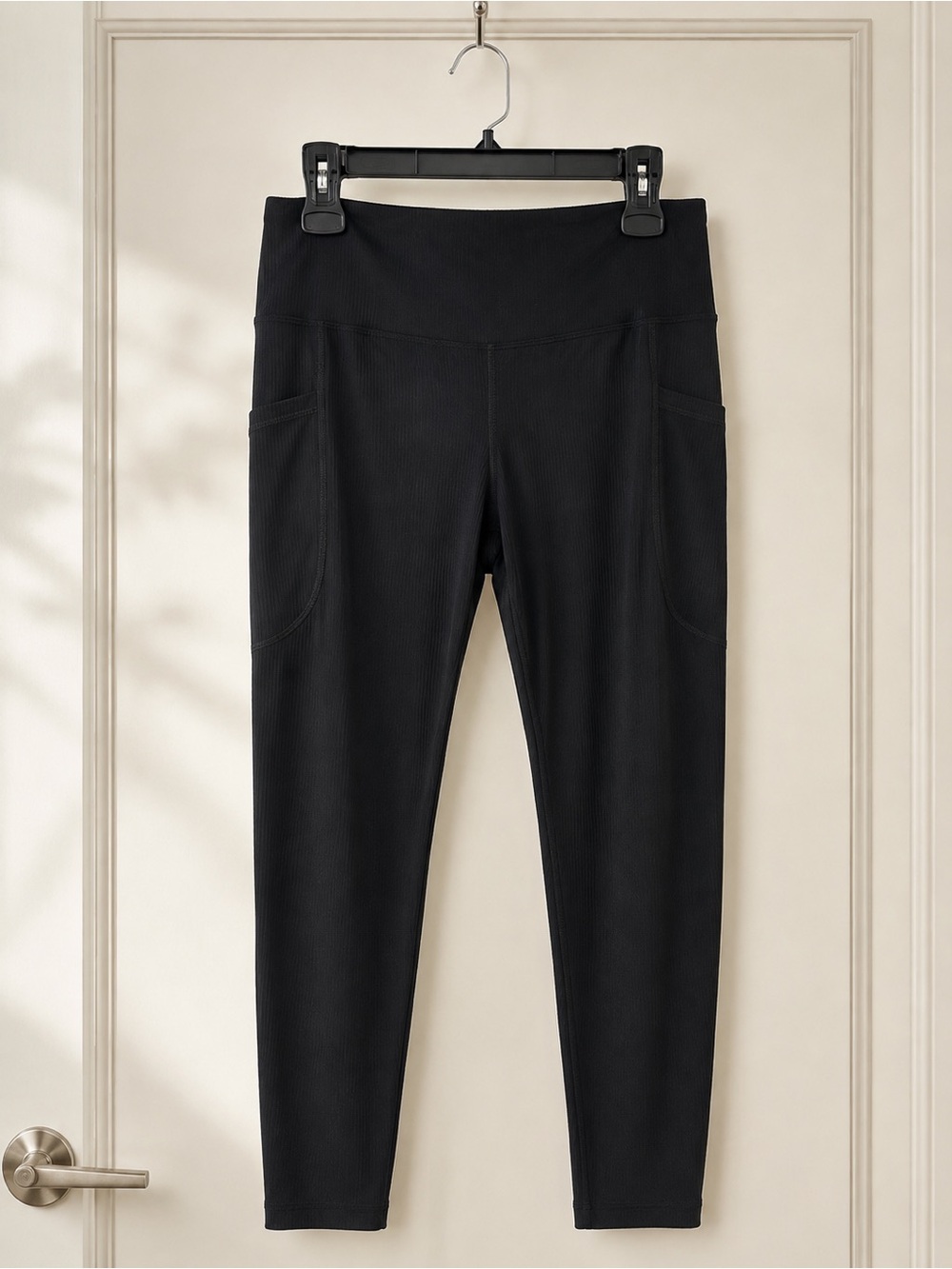 NEW WITHOUT TAGS Black Ribbed High-Waist Leggings with Side Pocket